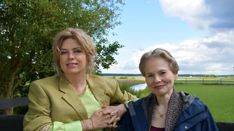KRO-NCRV's De verwondering met Annemiek Schrijver en De verwondering met Myriam Lipovsky