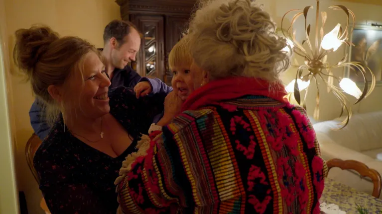 Vrouw met kind op arm