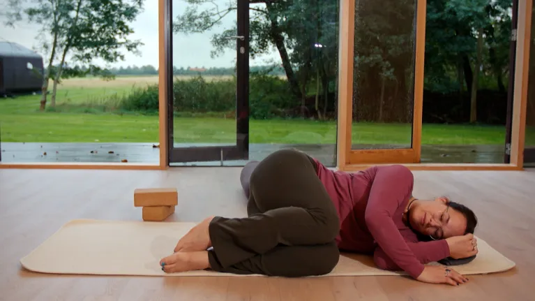 Zentijd helpt met kiezen: vijf yogalesen voor ontspanning