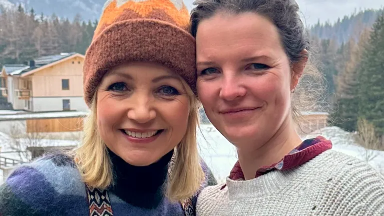 twee vrouwen voor de bergen