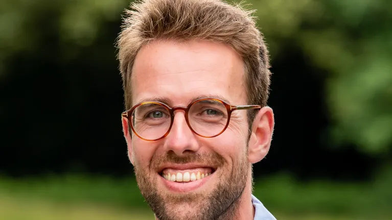 Bram deelt zijn verhaal in Taboes over partnergeweld 