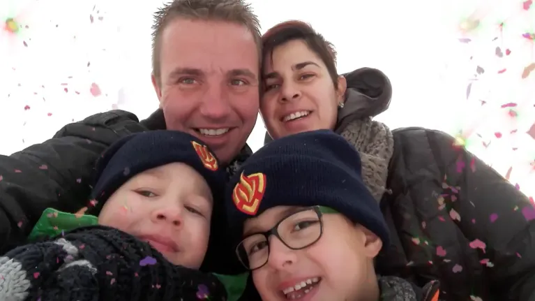 Man en vrouw met twee kinderen