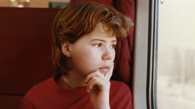 Maroesja Perizonius als kind maker van documentaire Generatie Bhagwan