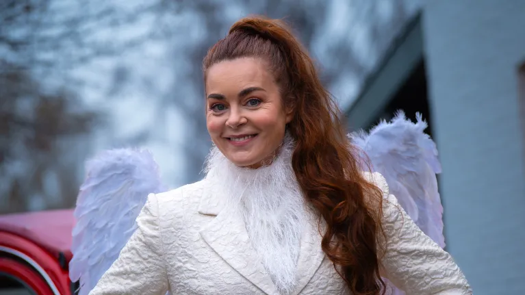 Kim-Lian van der Meij als Gabriël in De kerststal van Nederland