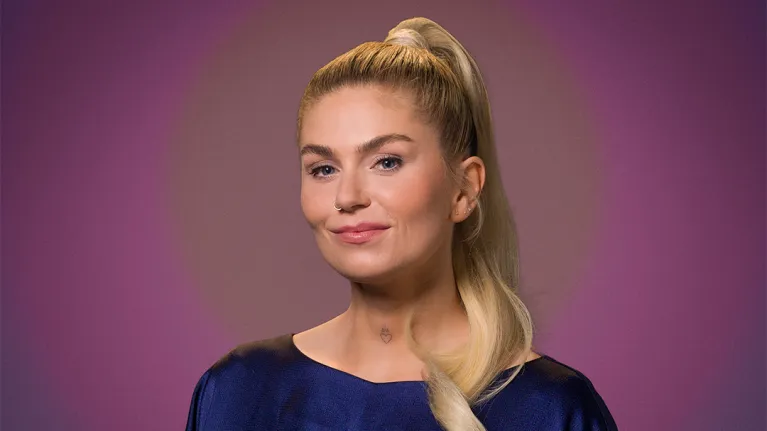 KRO-NCRV's The Passion - Roxeanne Hazes