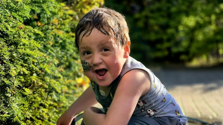 Ollie in de tuin