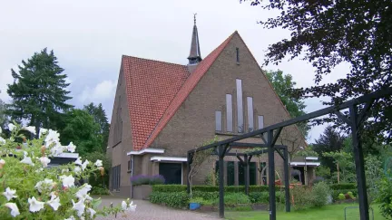 Wonen in een glas-in-lood kerk in Rheden