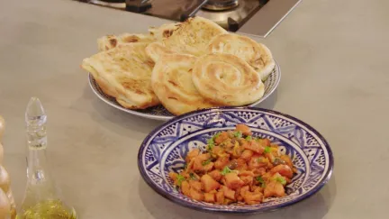 Gevuld brood met Marokkaanse wortelsalade