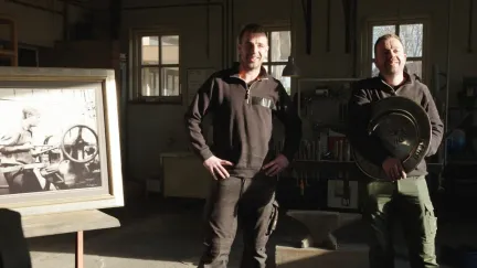 Broers Jurgen en Martijn gieten de meest bijzondere objecten in hun tingieterij