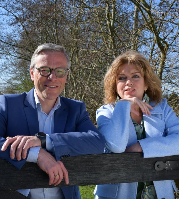 KRO-NCRV's De verwondering met Annemiek Schrijver en Arnold Huijgen