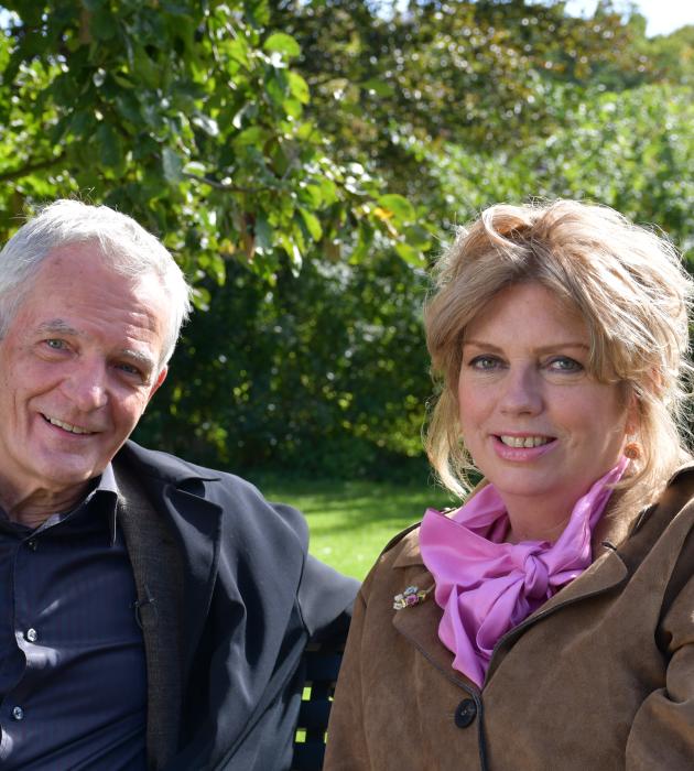 KRO-NCRV's De verwondering met Annemiek Schrijver en Herman Finkers