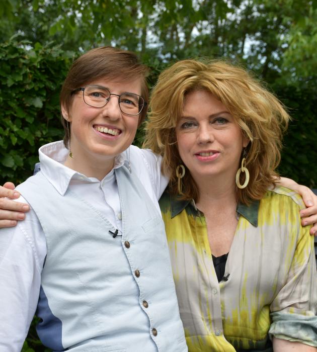 KRO-NCRV's De verwondering met Annemiek Schrijver en Margot Brouwer