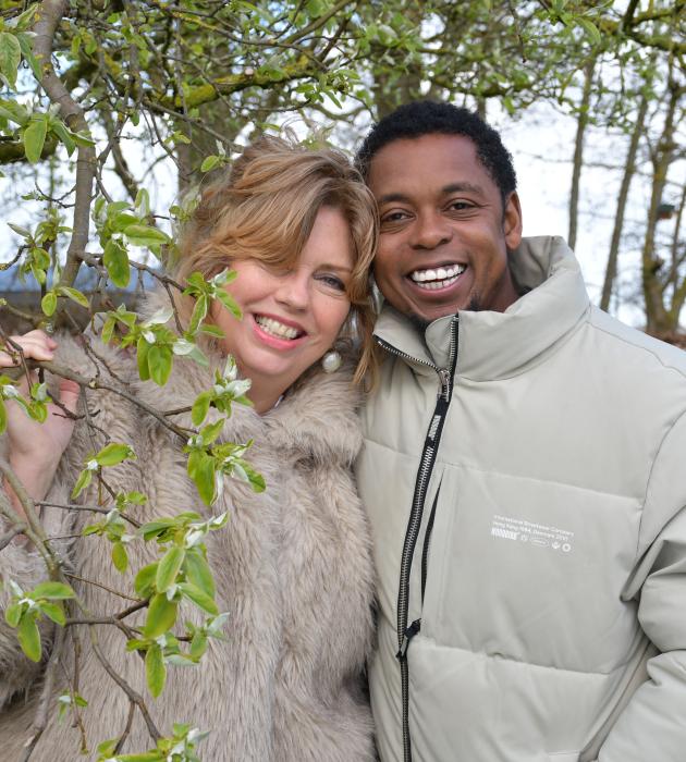 KRO-NCRV's De verwondering met Annemiek Schrijver en Typhoon