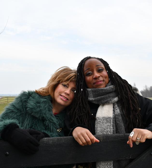 KRO-NCRV's De verwondering met Annemiek Schrijver en Clarice Gargard 