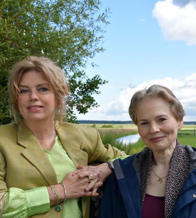 KRO-NCRV's De verwondering met Annemiek Schrijver en De verwondering met Myriam Lipovsky