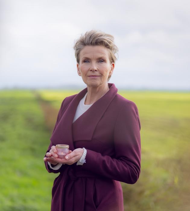 KRO-NCRV's Voor wie steek jij een kaarsje op? met Anita Witzier - 2025