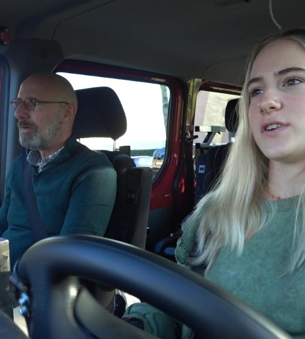 KRO-NCRV De rijles - Rijinstructeur-wichert-en-leerling-milou.jpg KRO-NCRV De rijles - Rijinstructeur-wichert-en-leerling-milou.jpg