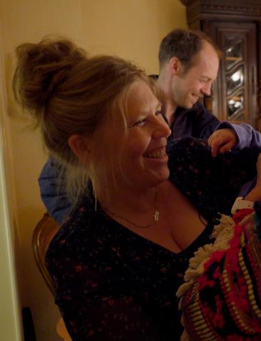 Vrouw met kind op arm