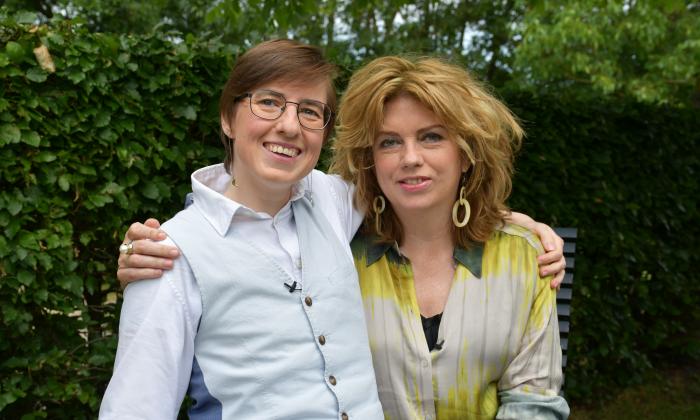 KRO-NCRV's De verwondering met Annemiek Schrijver en Margot Brouwer