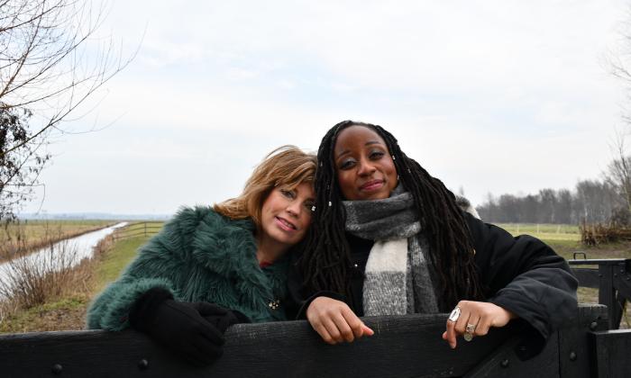 KRO-NCRV's De verwondering met Annemiek Schrijver en Clarice Gargard 