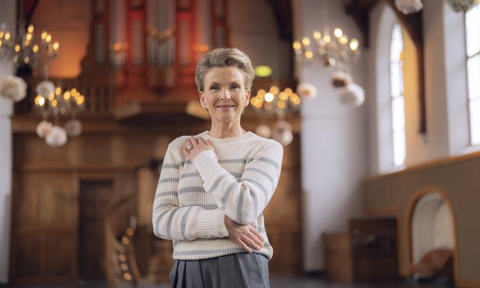 KRO-NCRV's Voor wie steek jij een kaarsje op? met Anita Witzier - 2025