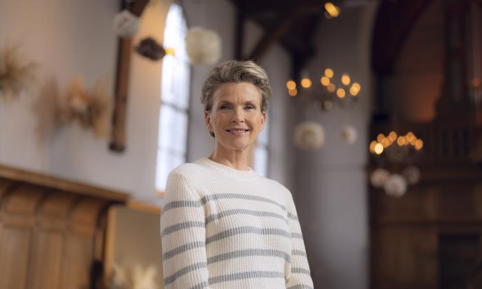 KRO-NCRV's Voor wie steek jij een kaarsje op? met Anita Witzier - 2025