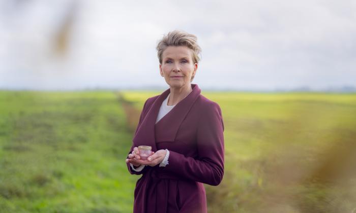 KRO-NCRV's Voor wie steek jij een kaarsje op? met Anita Witzier - 2025