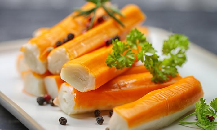 Wat is surimi precies? Het verhaal achter de mysterieuze krabsticks