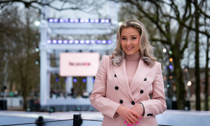 Bachelorette Beate van der Weide te zien in The Passion 2026