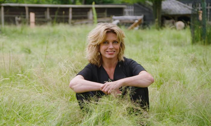 Annemiek Schrijver: 'Mijn wortels komen aan het licht' | KRO-NCRV