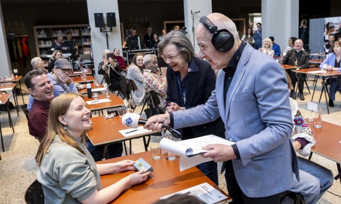 Suzanne Luiken uit Helmond wint Het groot dictee der Nederlandse taal met drie fouten in De taalstaa