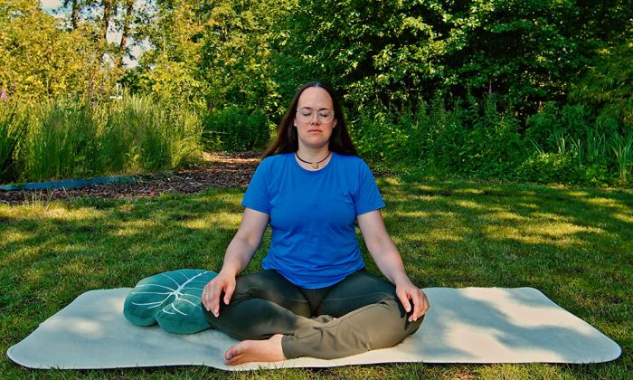 Zentijd yogadocent Roos: 'Je bent precies goed zoals je bent' | KRO-NCRV