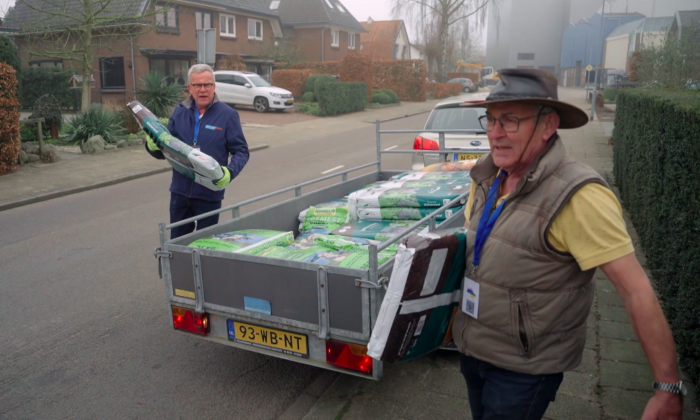 Waarom tientallen gemeenteleden elk jaar met potgrond door Voorthuizen trekken