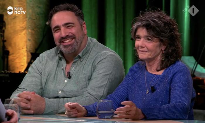 Dieuwertje Blok en Sinan Can houden een betoog voor de vrijheid.