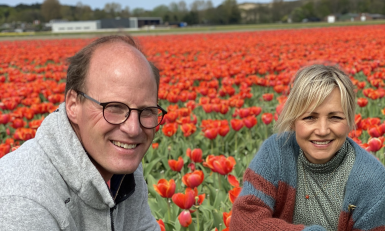 Yvon Jaspers en tulpenboer Henk (2)