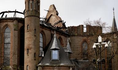 De Amsterdamse Vondelkerk in puin