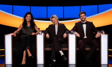 Drie mensen in een studio