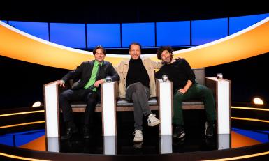 Drie mannen in een studio