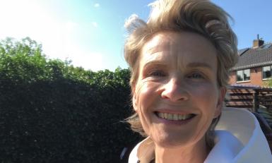 Anita Witzier gaat wandelen