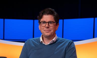 Man met bril en zwart haar