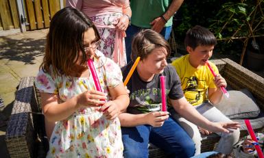 Familie Wildeman met ijsjes