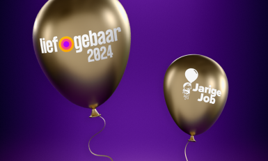 twee ballonnen voor een paarse achtergrond