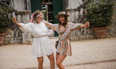 Nina en Susanna in Alles voor de bruiloft 