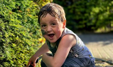 Ollie in de tuin