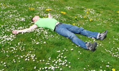 Ontspannen in het gras