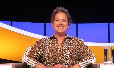 Renee Kapitein in de stoel bij De slimste mens