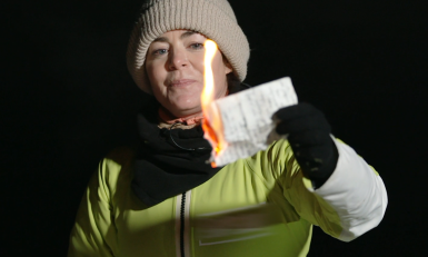Kim-Lian voert ritueel uit