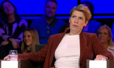 Vrouw met wit t-shirt