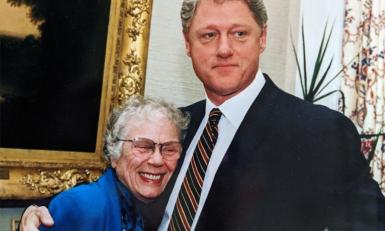 Mevrouw Brown met President Bill Clinton
