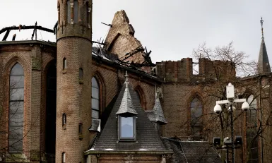 De Amsterdamse Vondelkerk in puin